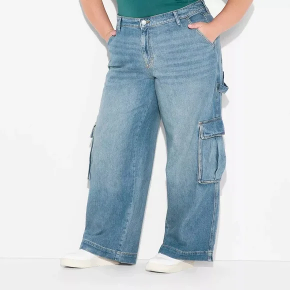 NWT Blue Mid-Rise Wide Leg Cargo Jeans Size 22 - Picture 2 of 3